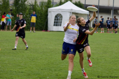 Karla setzt sich durch im Spiel gegen Schweden (© Hanna Harper)